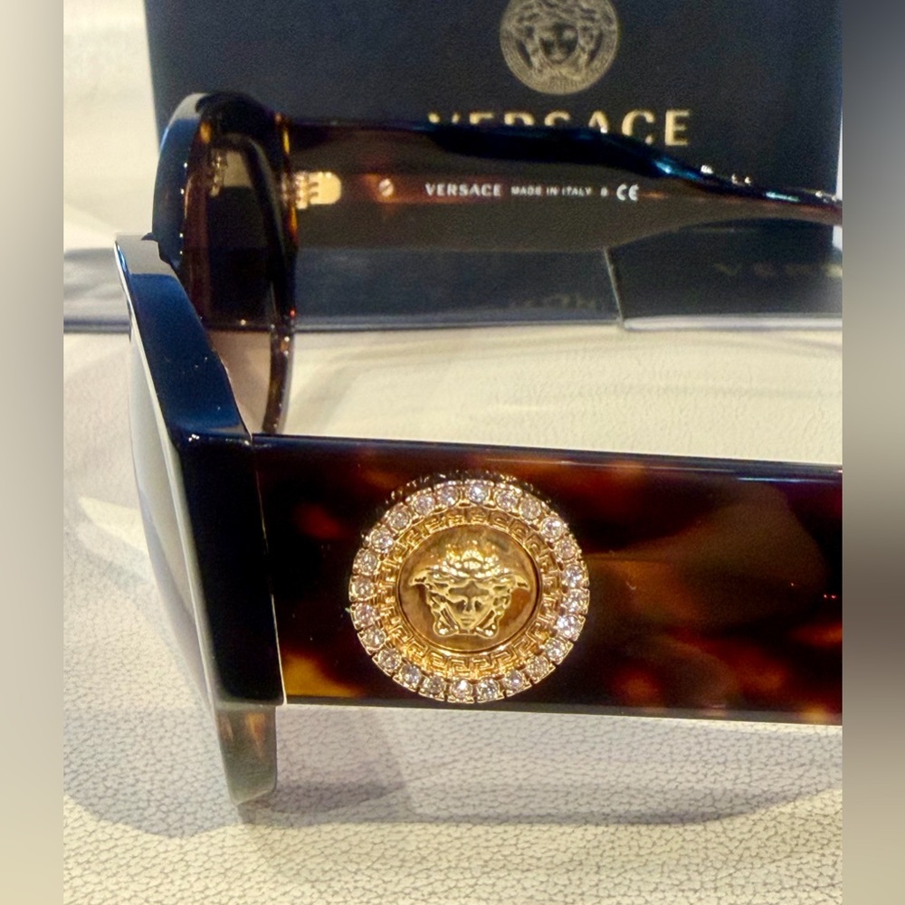 New Women’s Versace Sunglasses - Picture 6 of 8